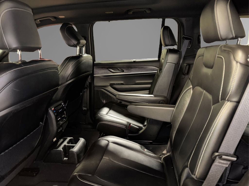 Used 2024 Jeep Grand Cherokee L Limited w/ Luxury Tech Group II image 14