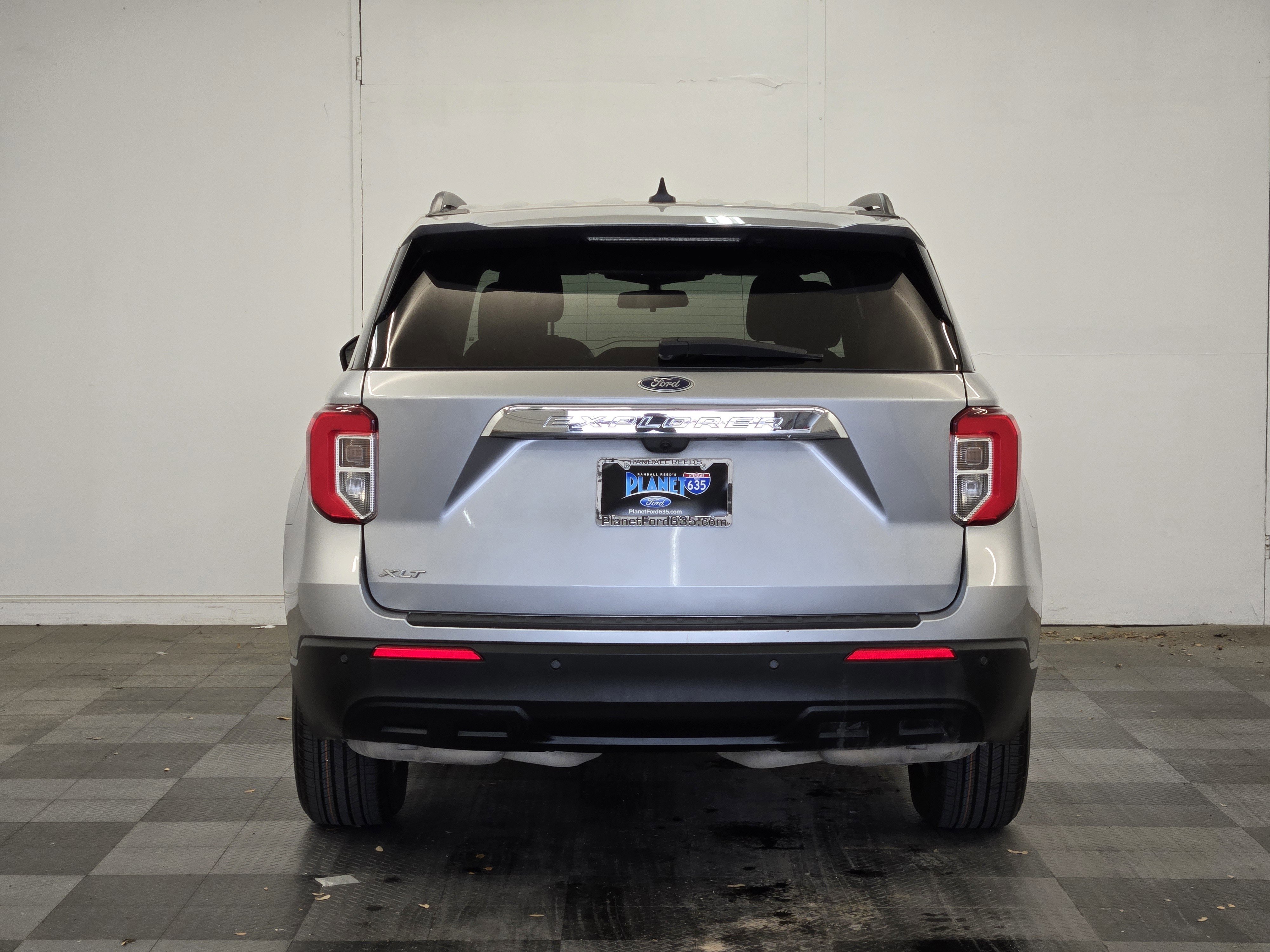 Certified 2022 Ford Explorer XLT RWD image 3