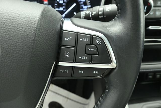Used 2021 Toyota Highlander XLE AWD/4WD image 14