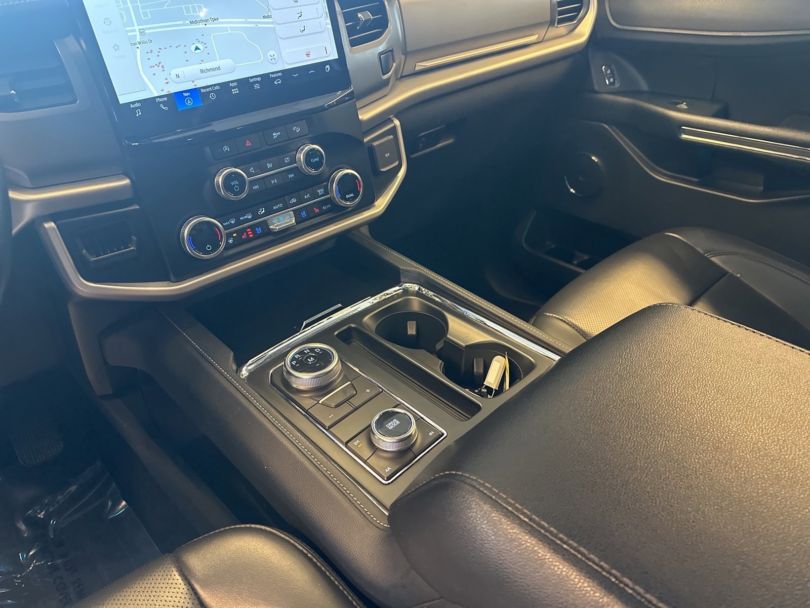 Certified 2024 Ford Expedition XLT image 19