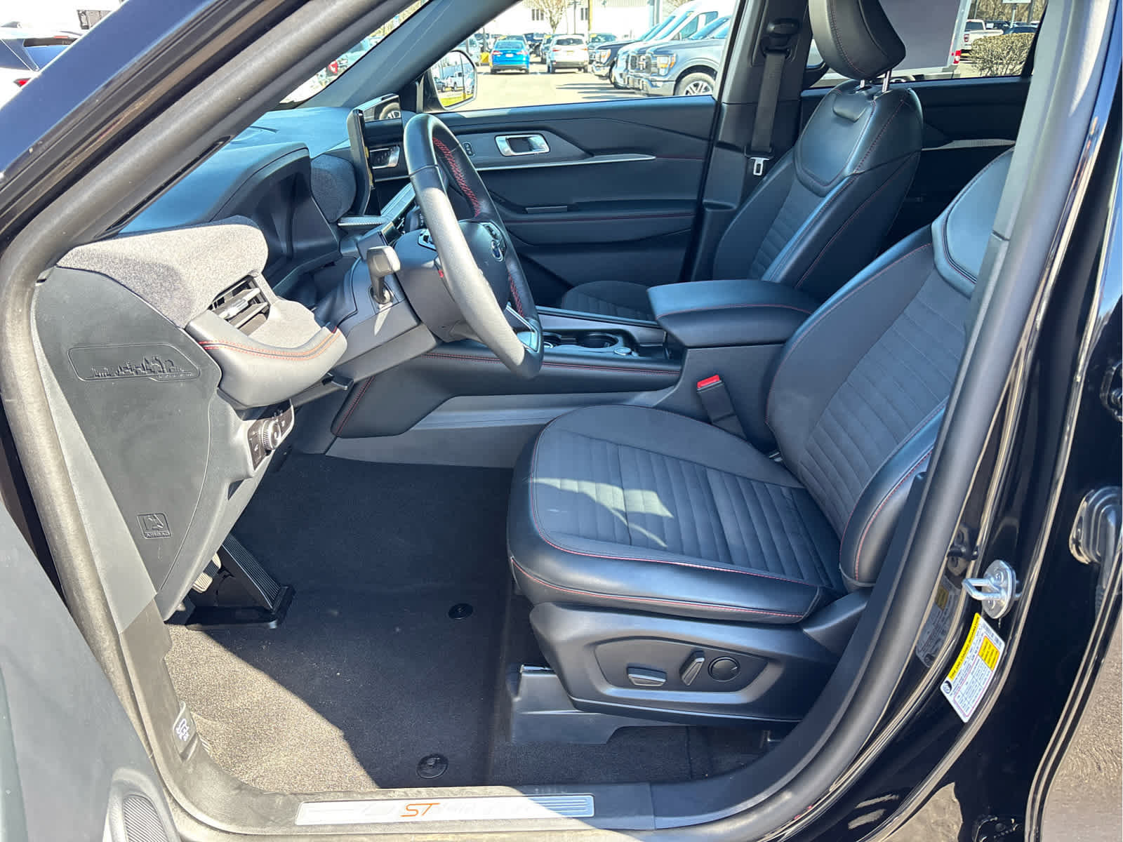 Certified 2025 Ford Explorer ST-Line image 13