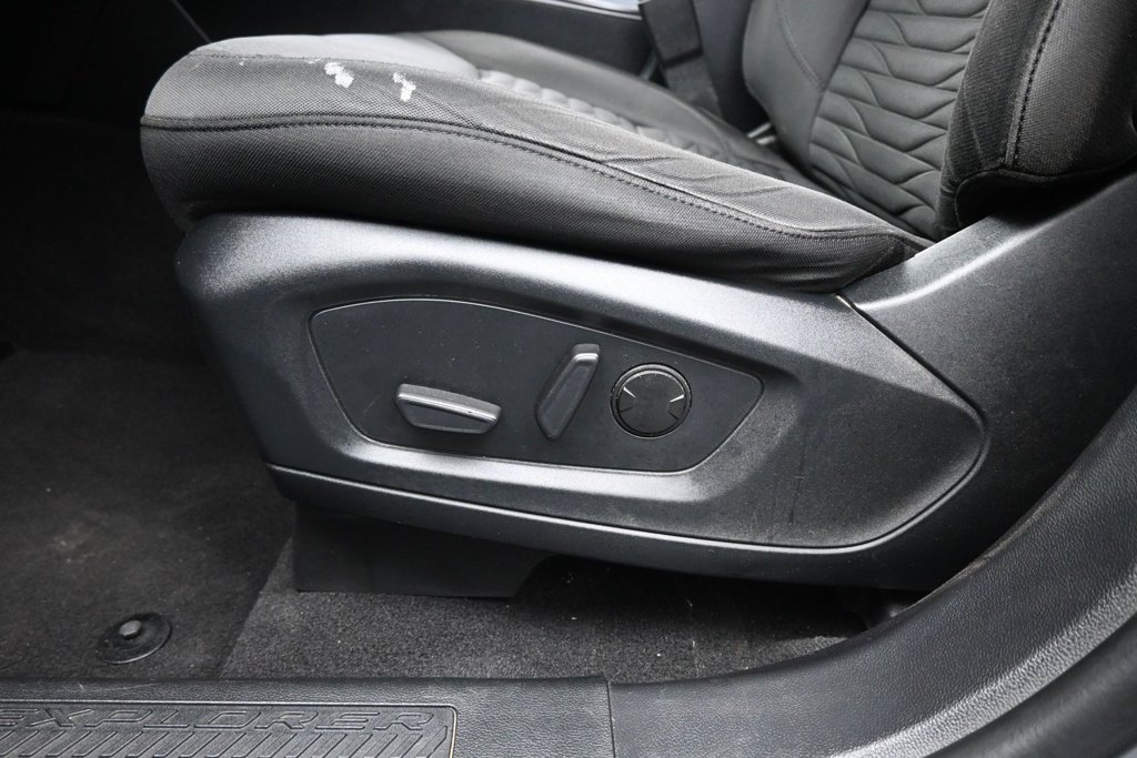 Certified 2020 Ford Explorer XLT RWD image 11