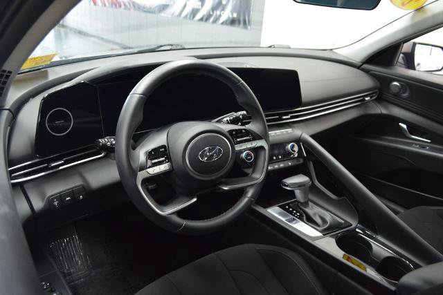 Used 2023 Hyundai Elantra SEL w/ Convenience Package FWD image 9