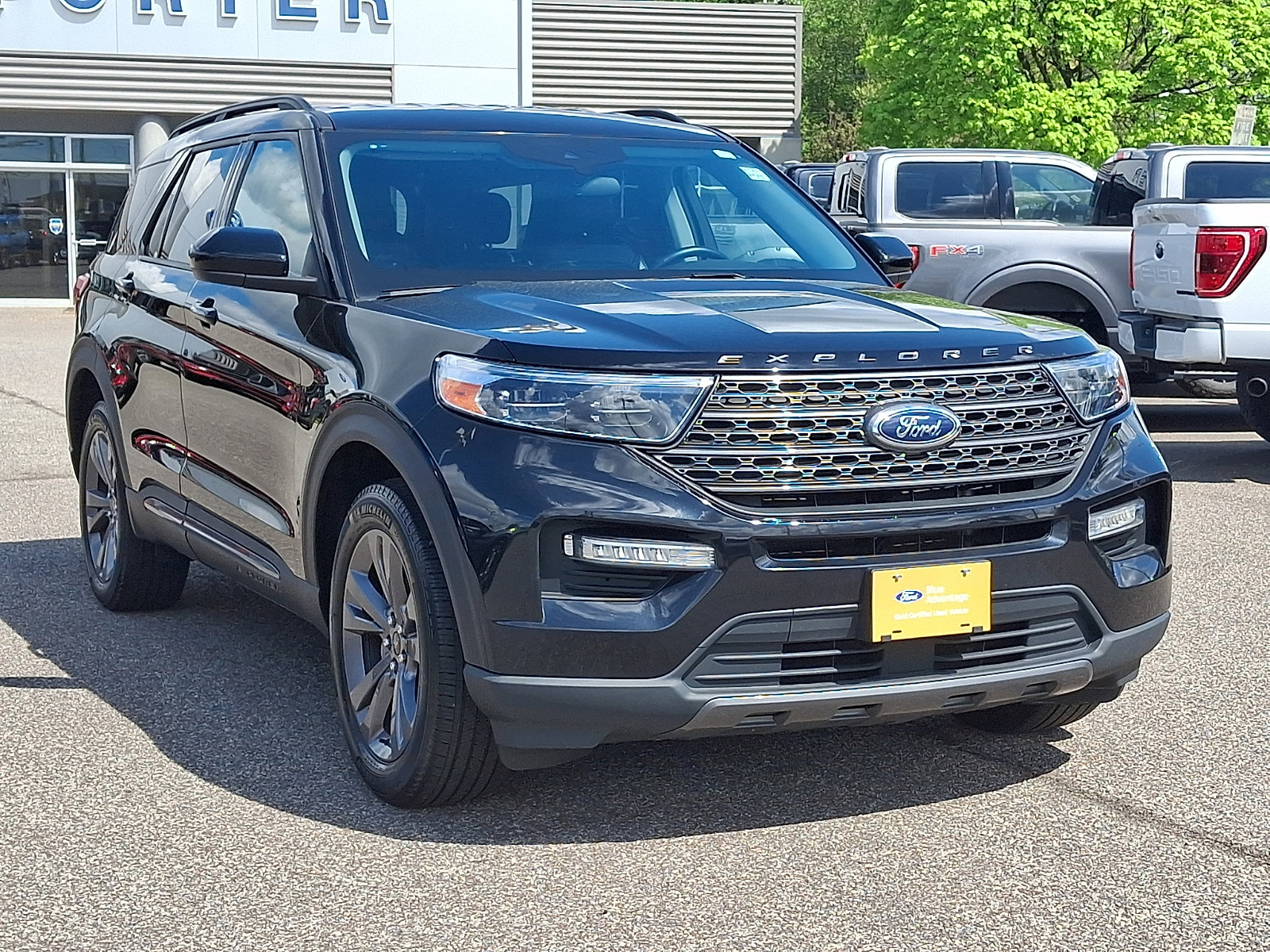 Certified 2023 Ford Explorer XLT w/ Equipment Group 202A AWD/4WD image 2