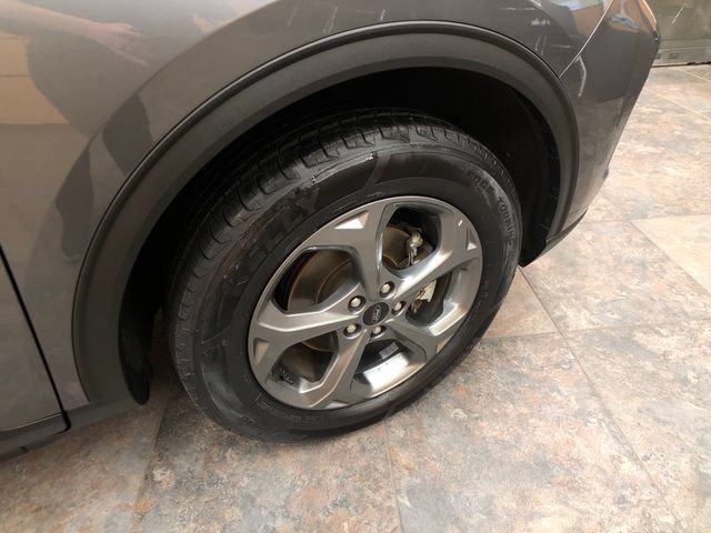 Certified 2025 Ford Escape ST-Line AWD/4WD image 9