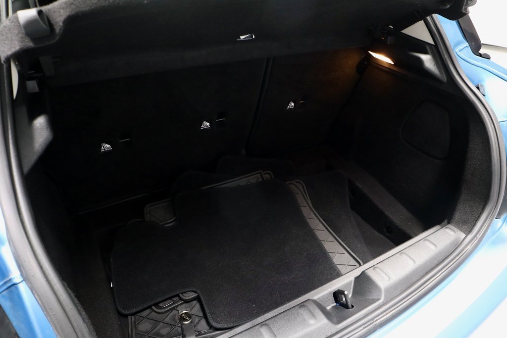 Used 2019 MINI Cooper 4-Door Hardtop w/ Signature Upholstery Package image 15