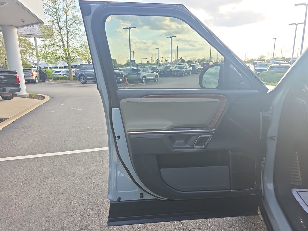 Used 2022 Rivian R1T Adventure image 17