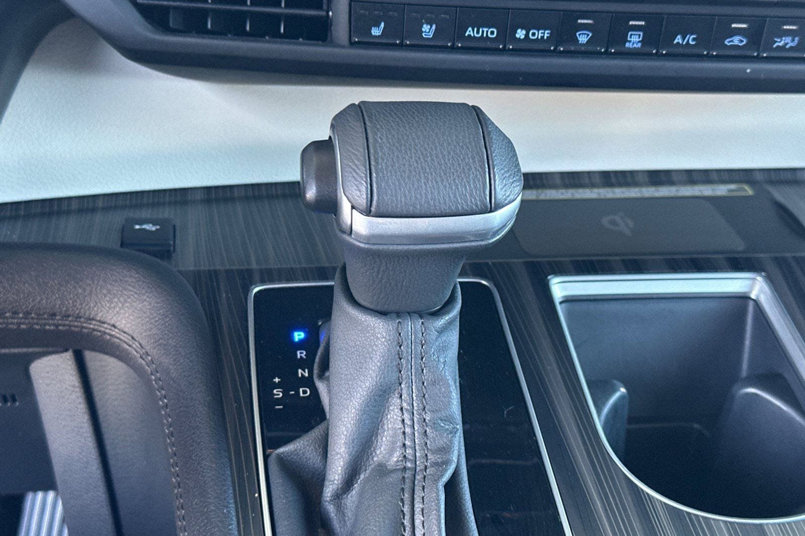 Used 2024 Toyota Sienna Platinum AWD/4WD image 23
