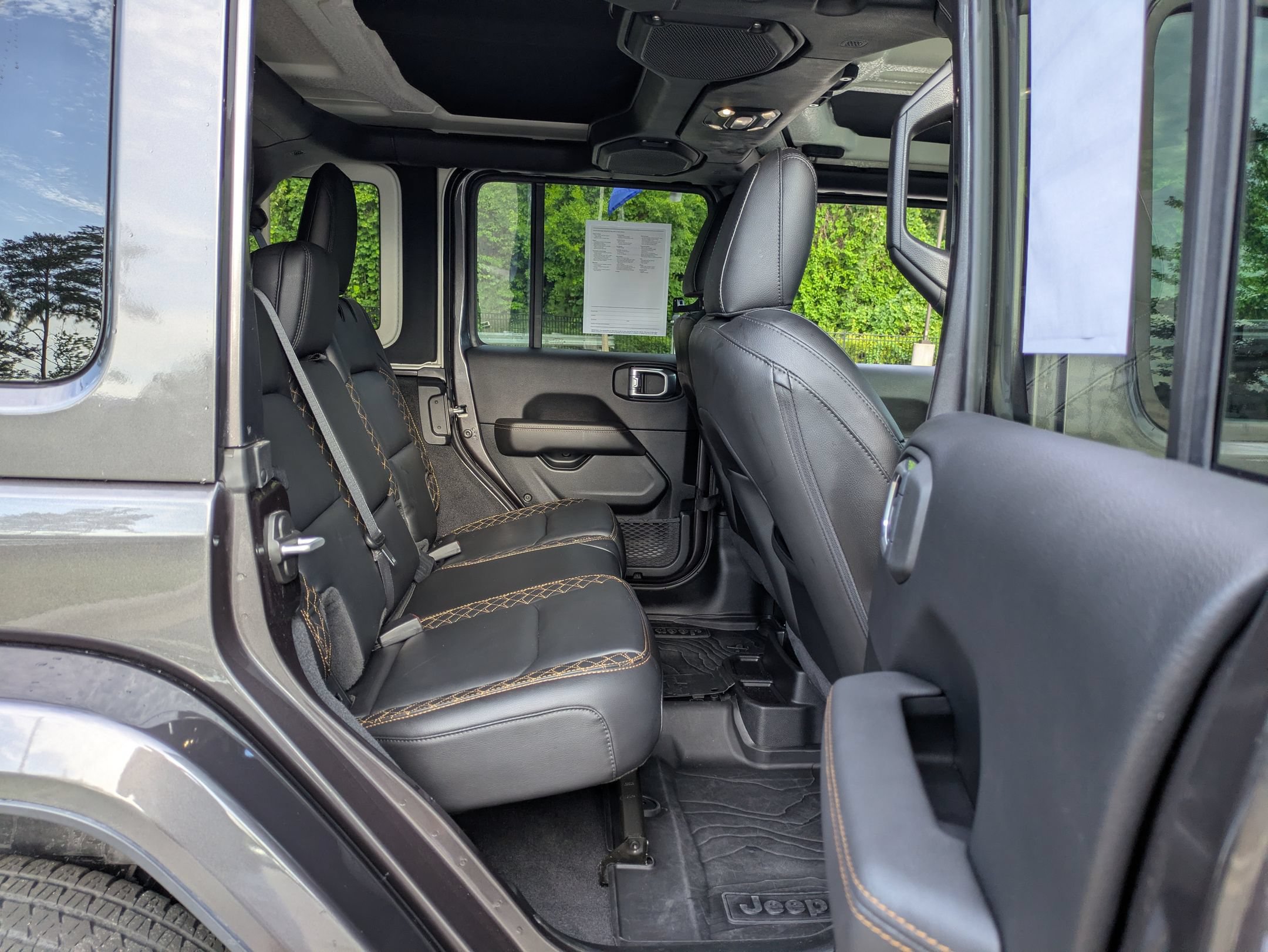 Used 2021 Jeep Wrangler Unlimited Sahara AWD/4WD image 33