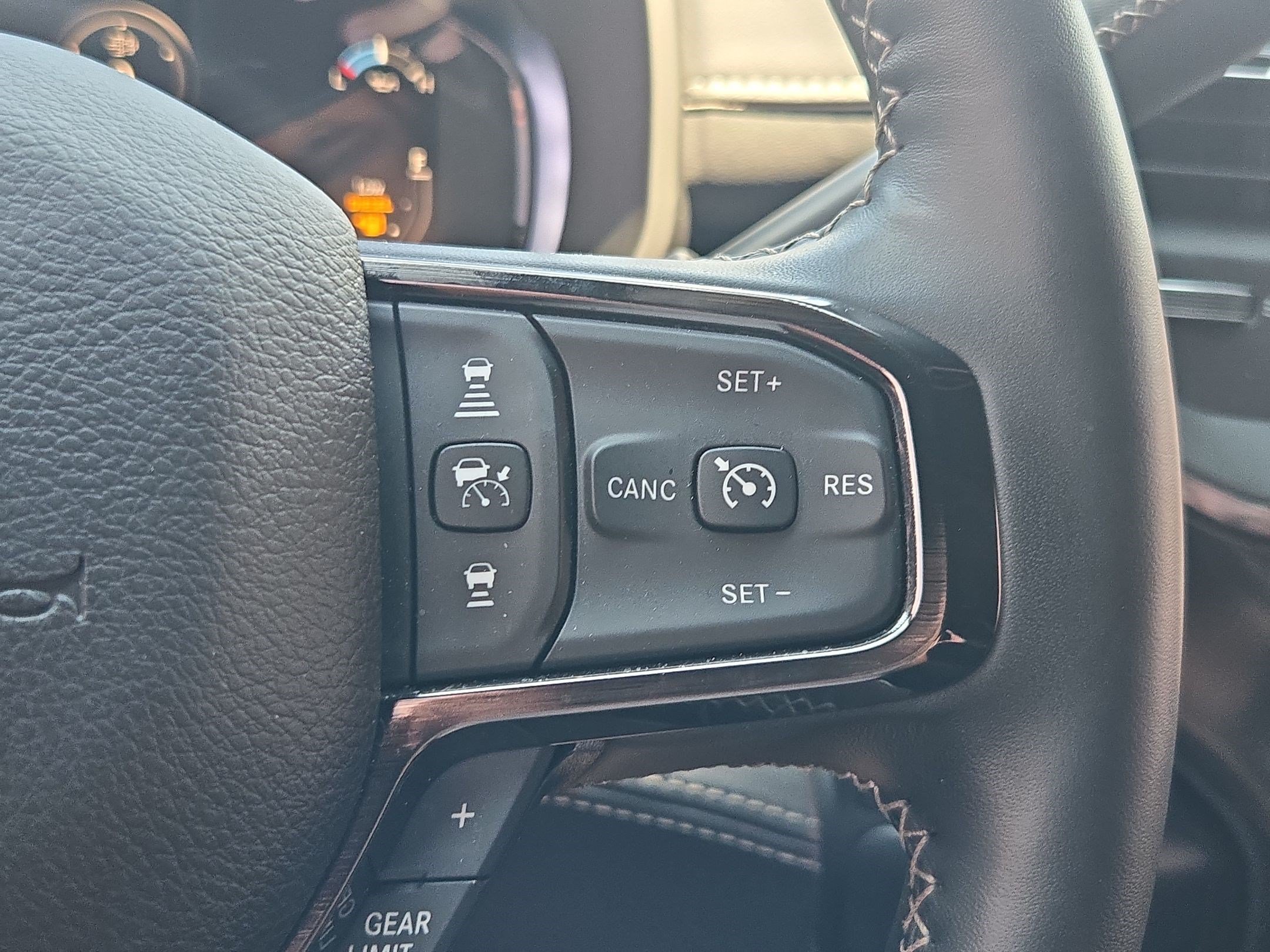 Used 2025 RAM 2500 Limited AWD/4WD image 20