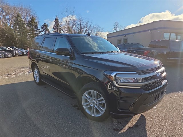 Certified 2024 Ford Expedition XLT image 3