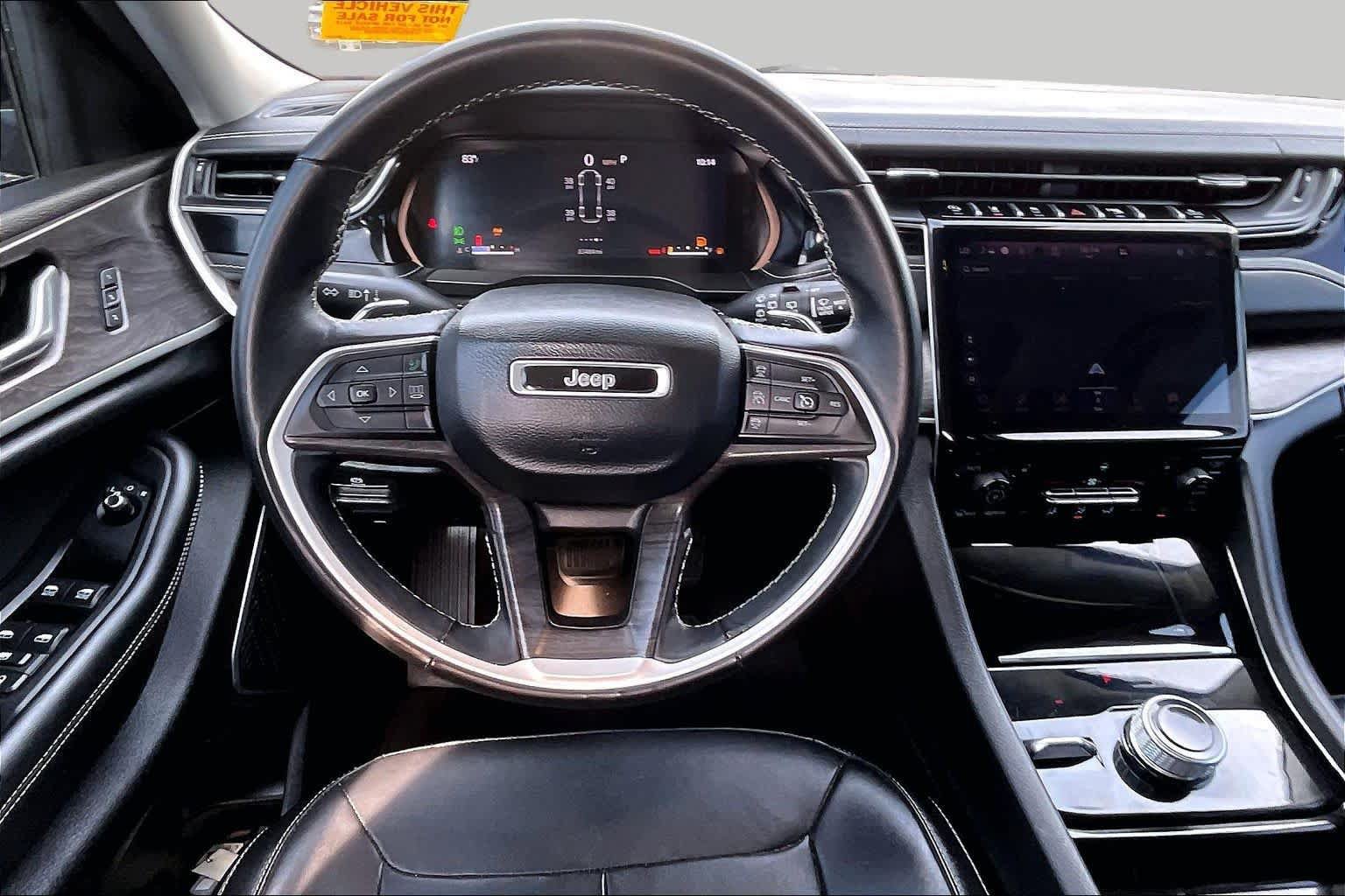 Used 2022 Jeep Grand Cherokee L Limited w/ Black Appearance Package AWD/4WD image 6