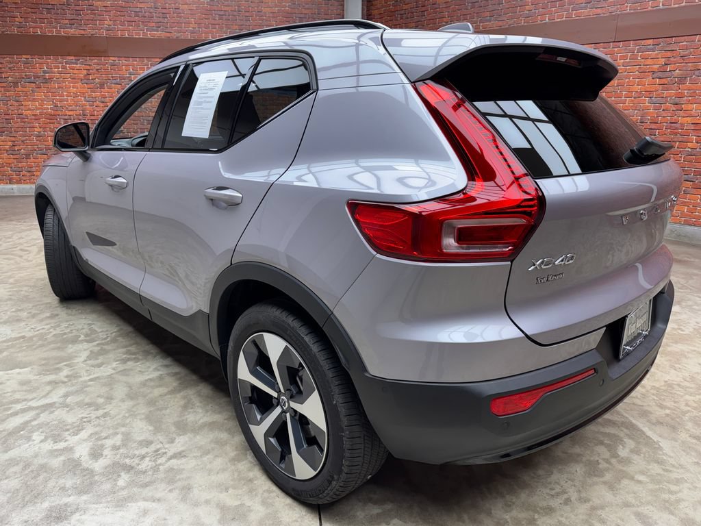 Used 2026 Volvo XC40 B5 Plus AWD/4WD image 2