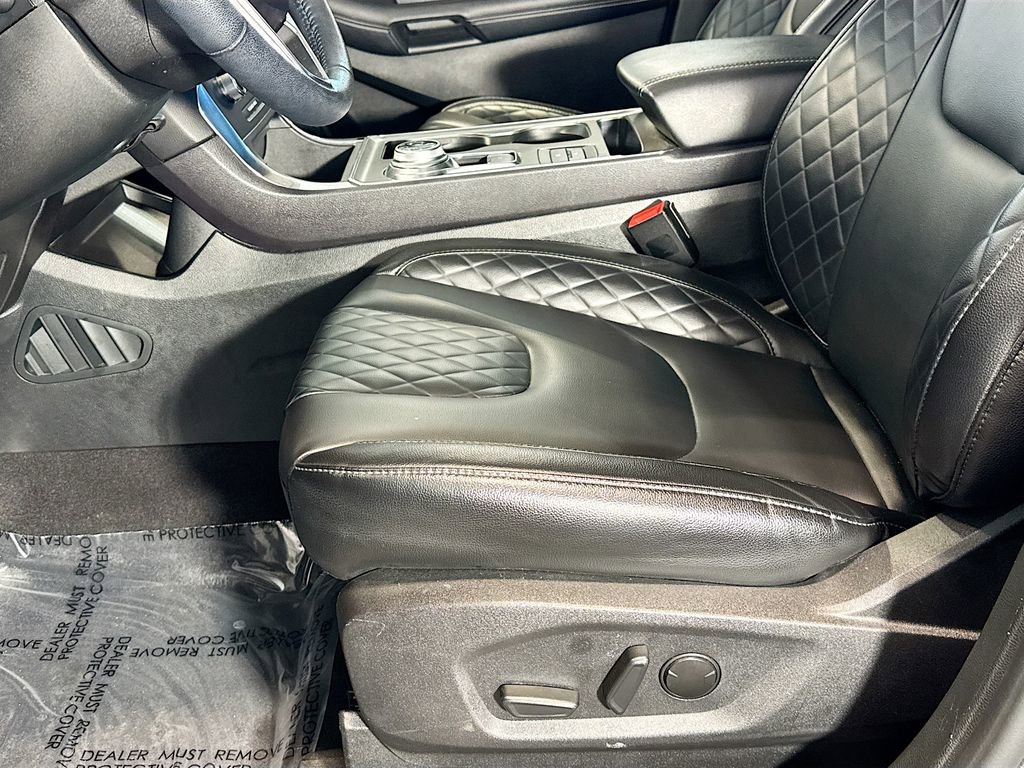 Certified 2024 Ford Edge Titanium AWD/4WD image 16