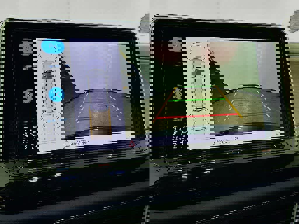 Used 2025 Volkswagen Atlas SE image 27