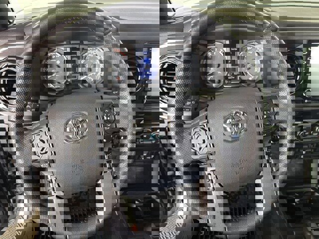 Used 2020 Toyota Tacoma TRD Off-Road image 23