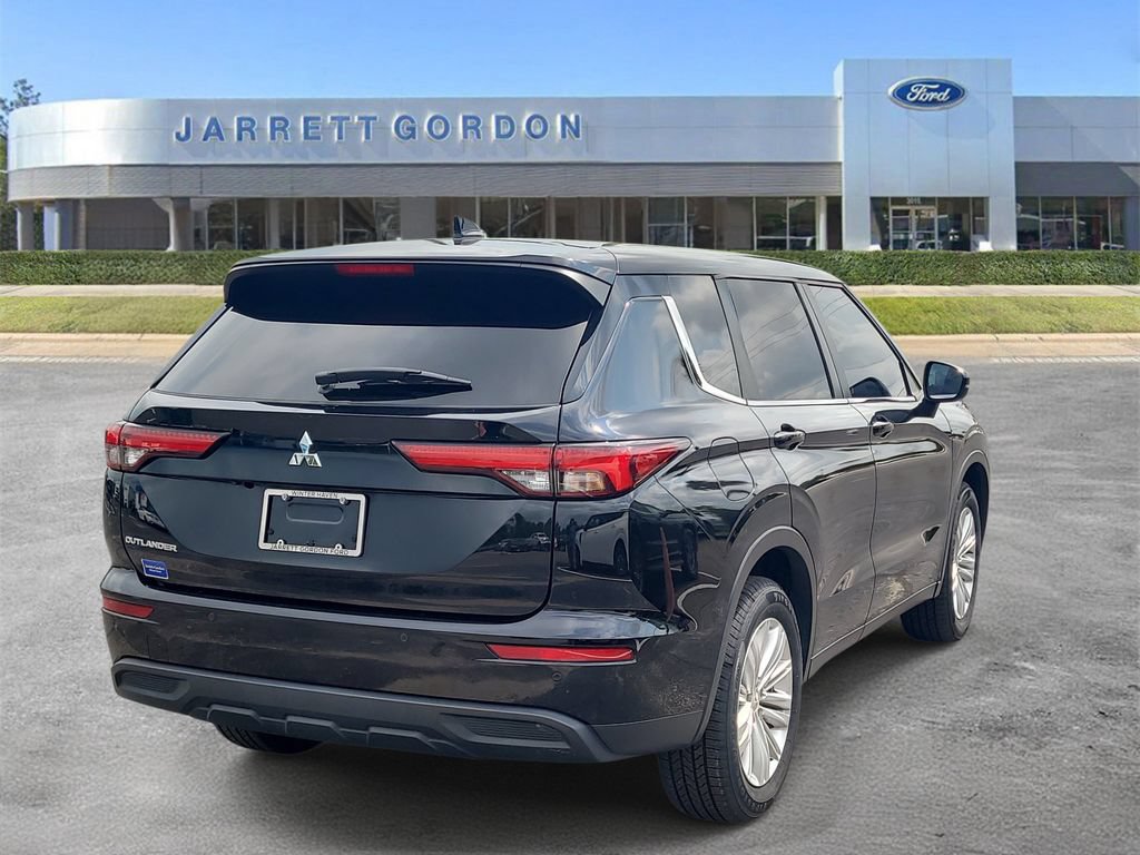 Used 2024 Mitsubishi Outlander ES FWD image 4