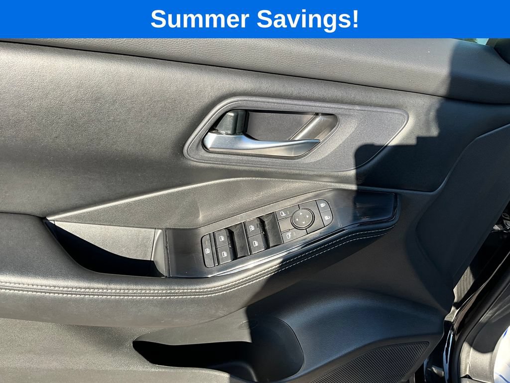 Used 2025 Nissan Rogue SV AWD/4WD image 19