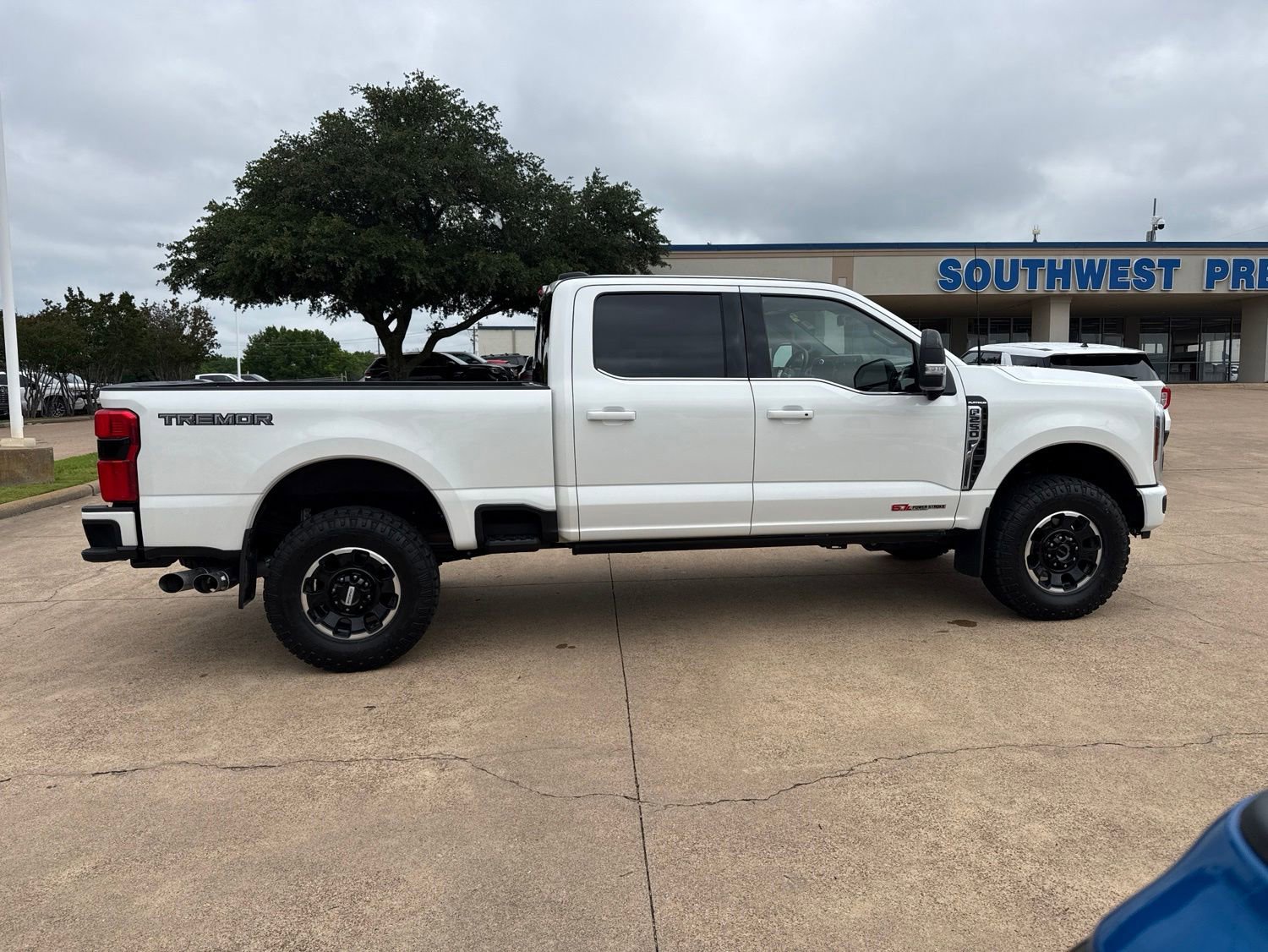 Certified 2024 Ford F250 Platinum w/ Tremor Off-Road Package AWD/4WD image 7