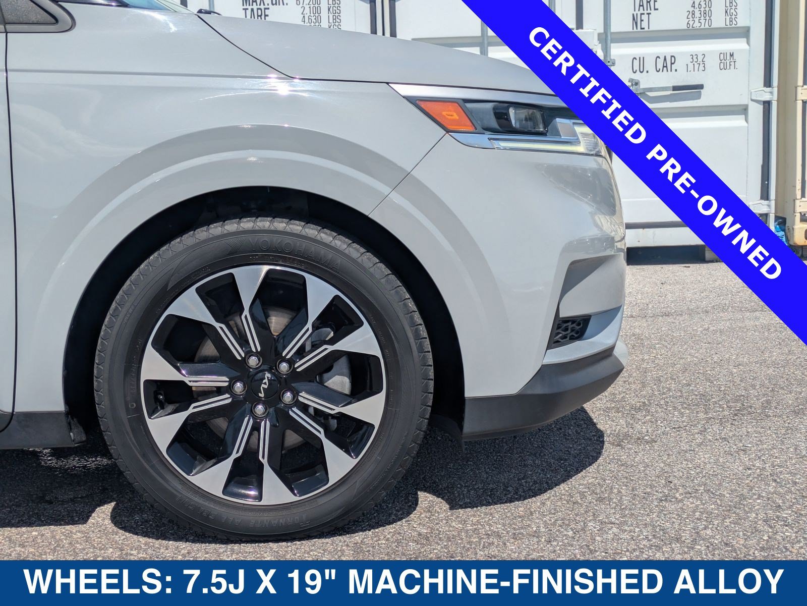 Used 2022 Kia Carnival EX FWD image 12