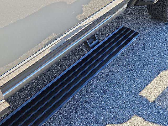 Used 2024 Chevrolet Silverado 2500 High Country w/ High Country Premium Package AWD/4WD image 20