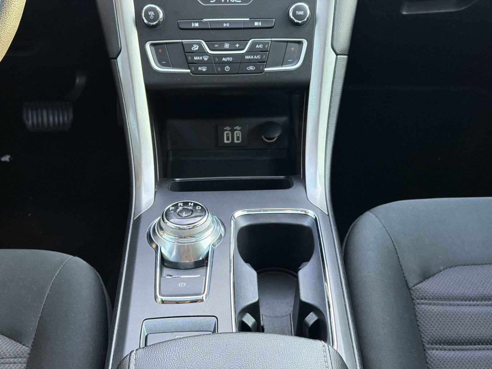 Certified 2020 Ford Fusion SE FWD image 19