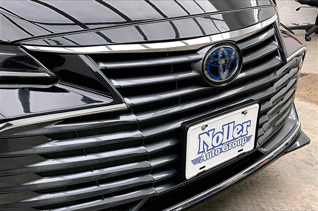 Used 2022 Toyota Avalon Limited image 28