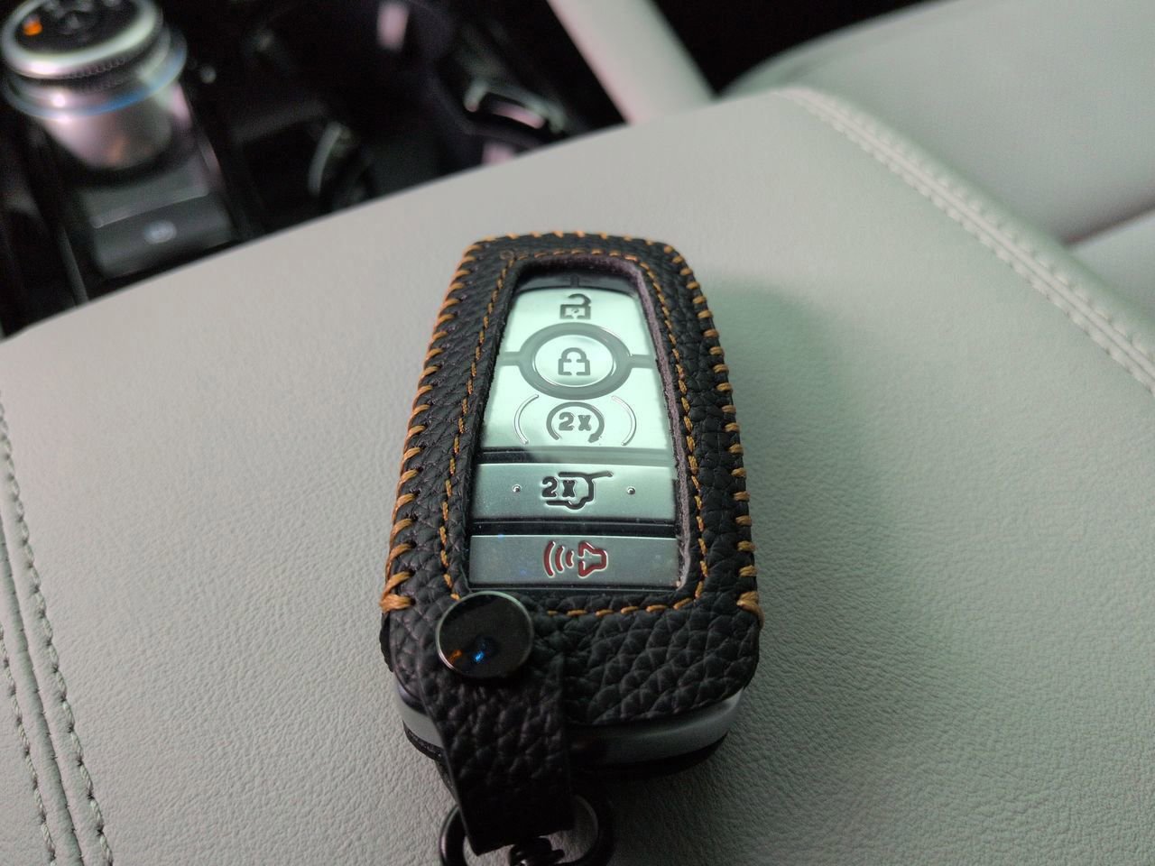 Certified 2026 Ford Explorer Platinum w/ LUX Leather Package image 28