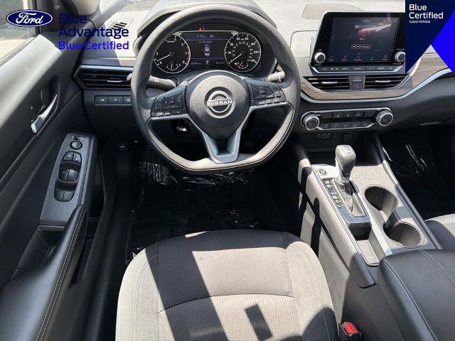 Used 2025 Nissan Altima 2.5 SV FWD image 11