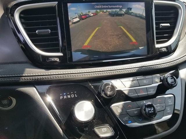Used 2025 Chrysler Pacifica Select FWD image 21