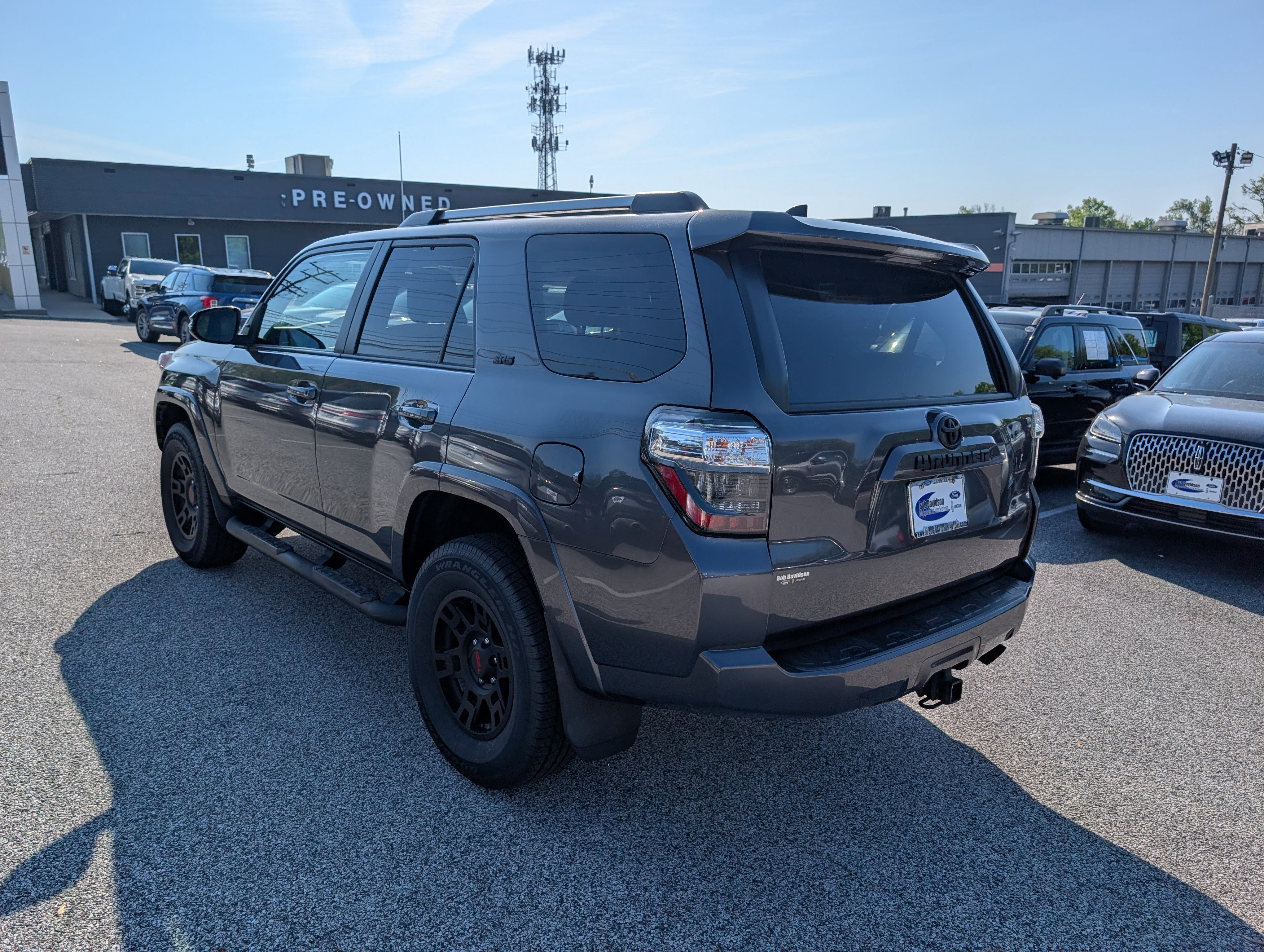 Used 2020 Toyota 4Runner SR5 Premium w/ Moonroof Package AWD/4WD image 5