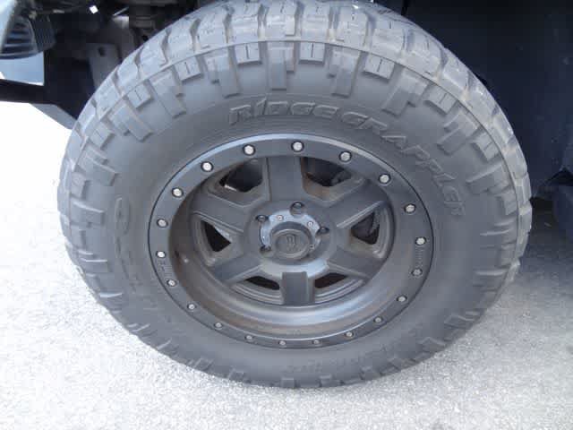 Used 2017 Jeep Wrangler Unlimited Sahara w/ Connectivity Group AWD/4WD image 11