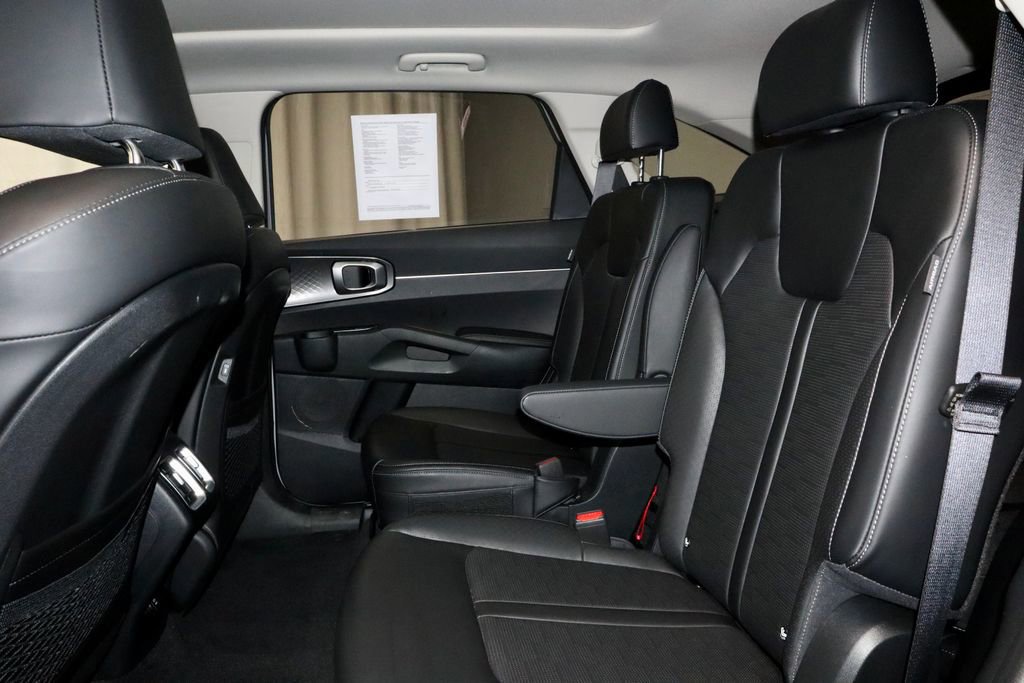 Used 2025 Kia Sorento EX w/ Panoramic Sunroof Package image 23
