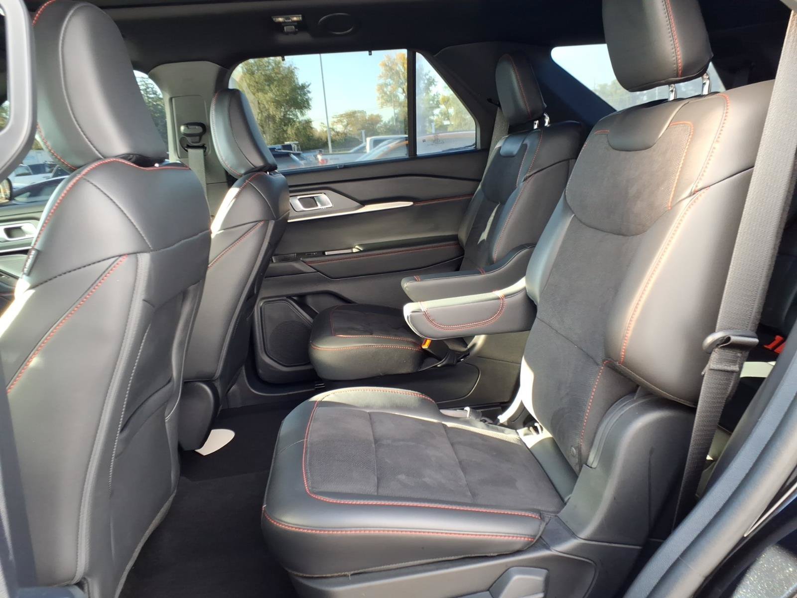 Certified 2025 Ford Explorer ST AWD/4WD image 7