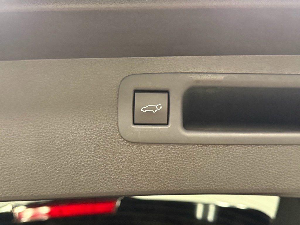 Used 2021 Toyota Highlander XLE image 38