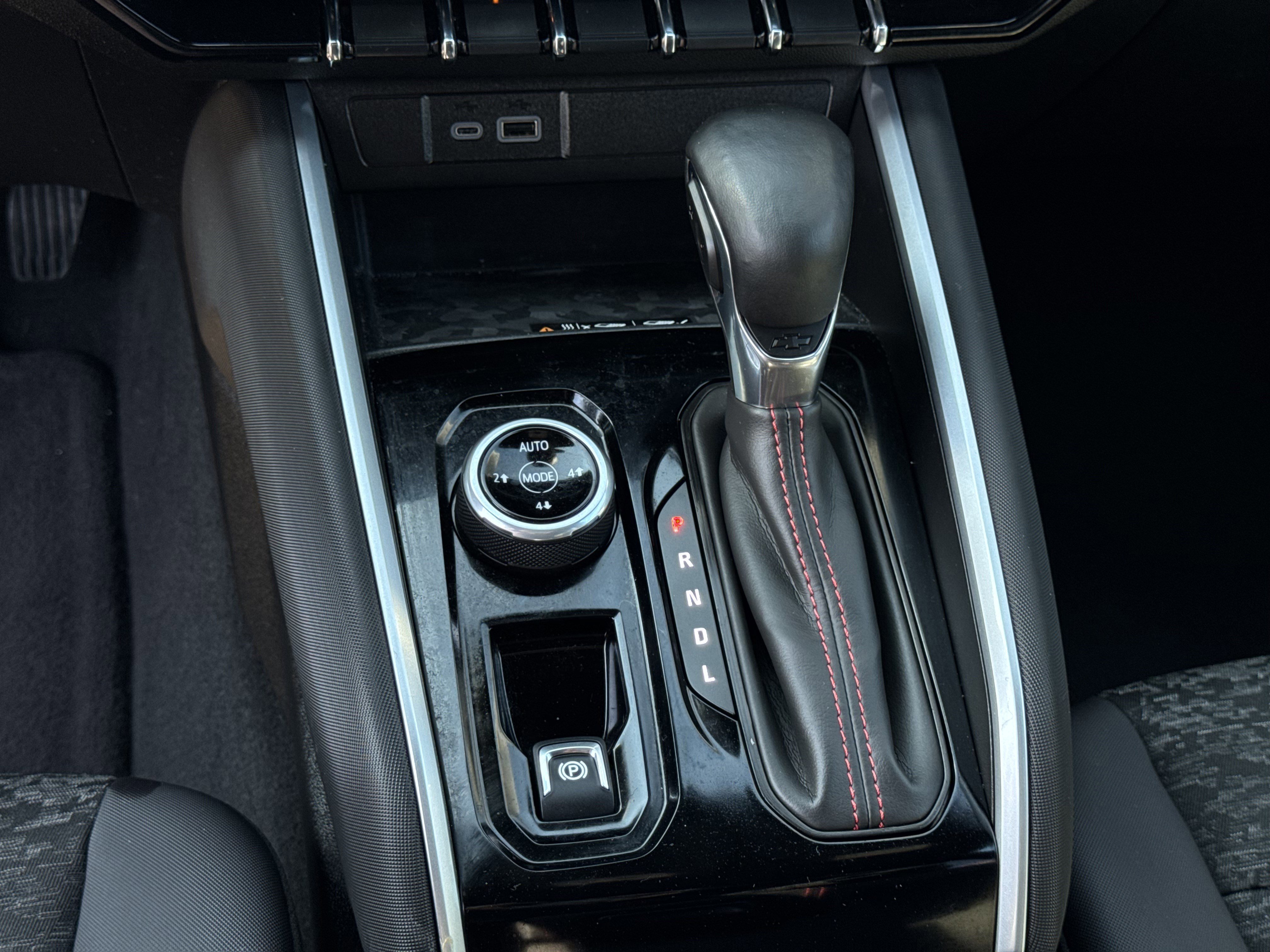 Used 2024 Chevrolet Colorado Z71 w/ Z71 Convenience Package 2 image 21