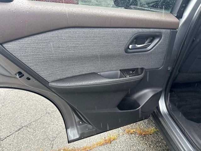 Used 2022 Nissan Rogue SV image 18