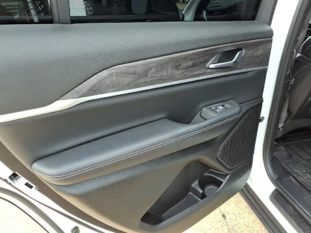 Used 2024 Jeep Grand Cherokee L Limited w/ Black Appearance Package RWD image 15