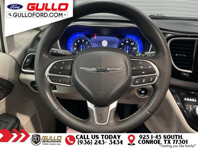 Used 2023 Chrysler Pacifica Touring-L FWD image 12