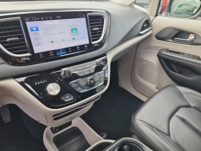 Used 2023 Chrysler Pacifica Touring-L FWD image 24