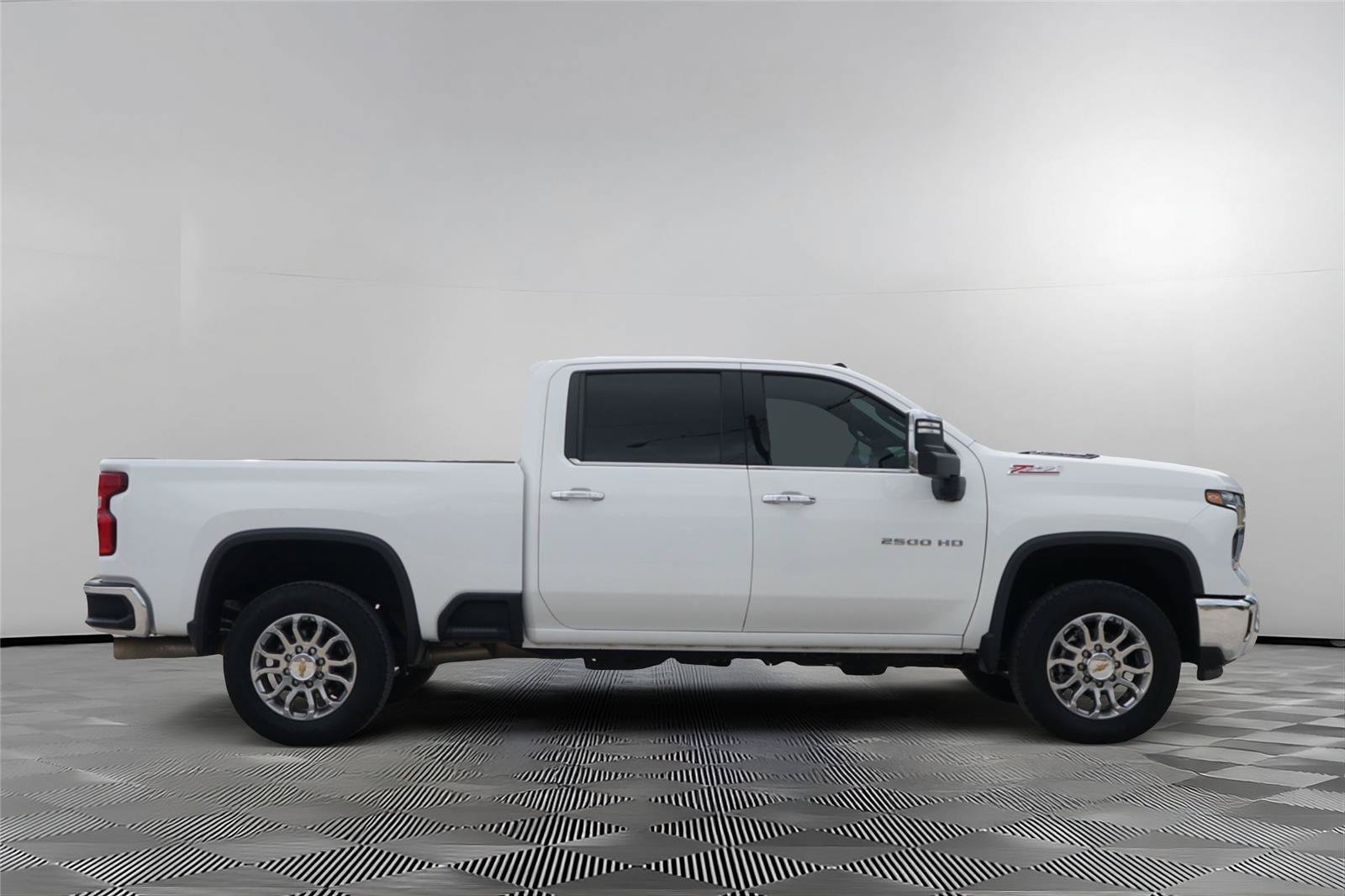 Used 2024 Chevrolet Silverado 2500 LTZ w/ LTZ Premium Package AWD/4WD image 4