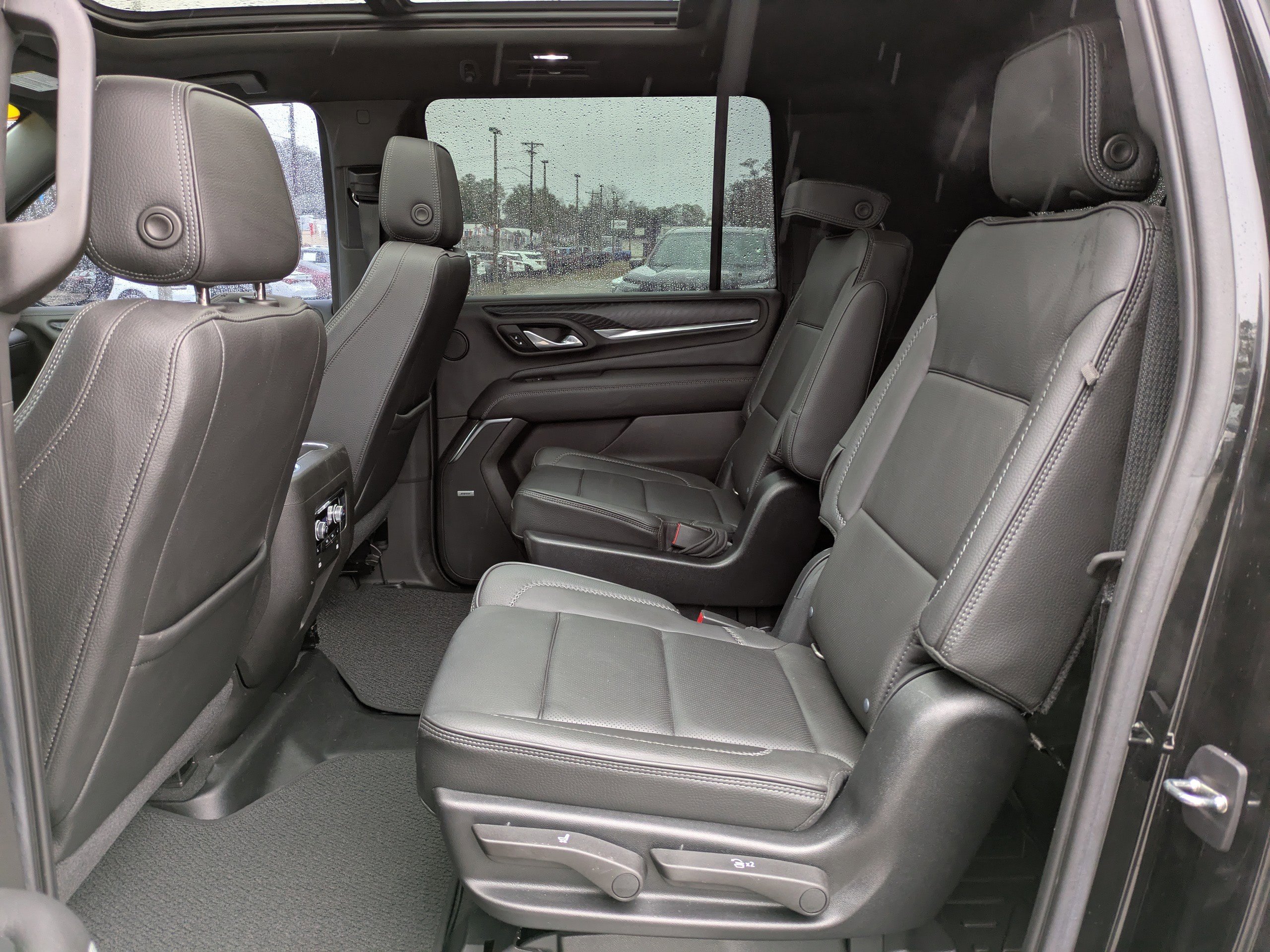 Used 2021 GMC Yukon XL Denali w/ Denali Premium Package image 16