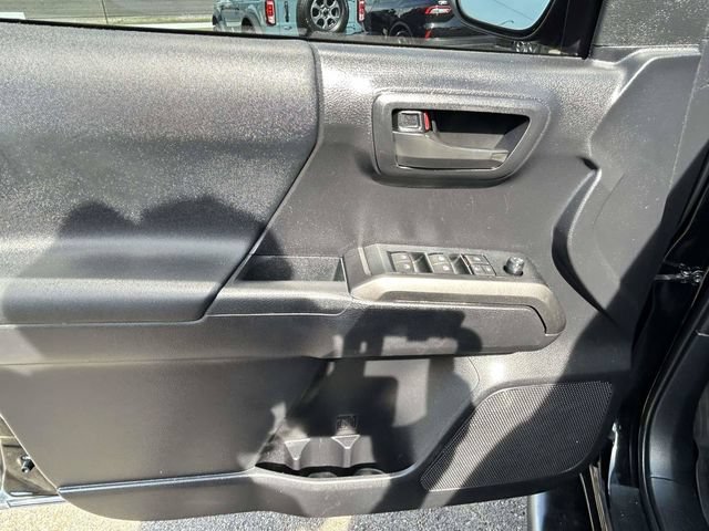 Used 2020 Toyota Tacoma TRD Off-Road AWD/4WD image 19