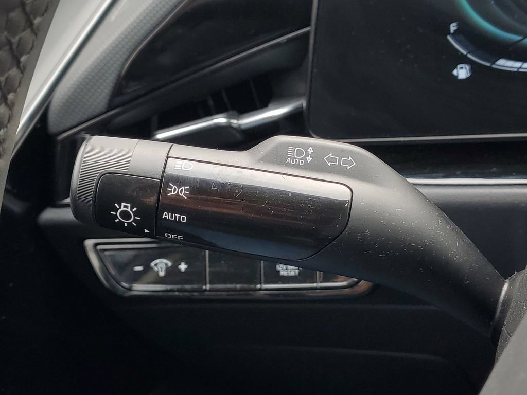 Used 2023 Kia Niro EX FWD image 21