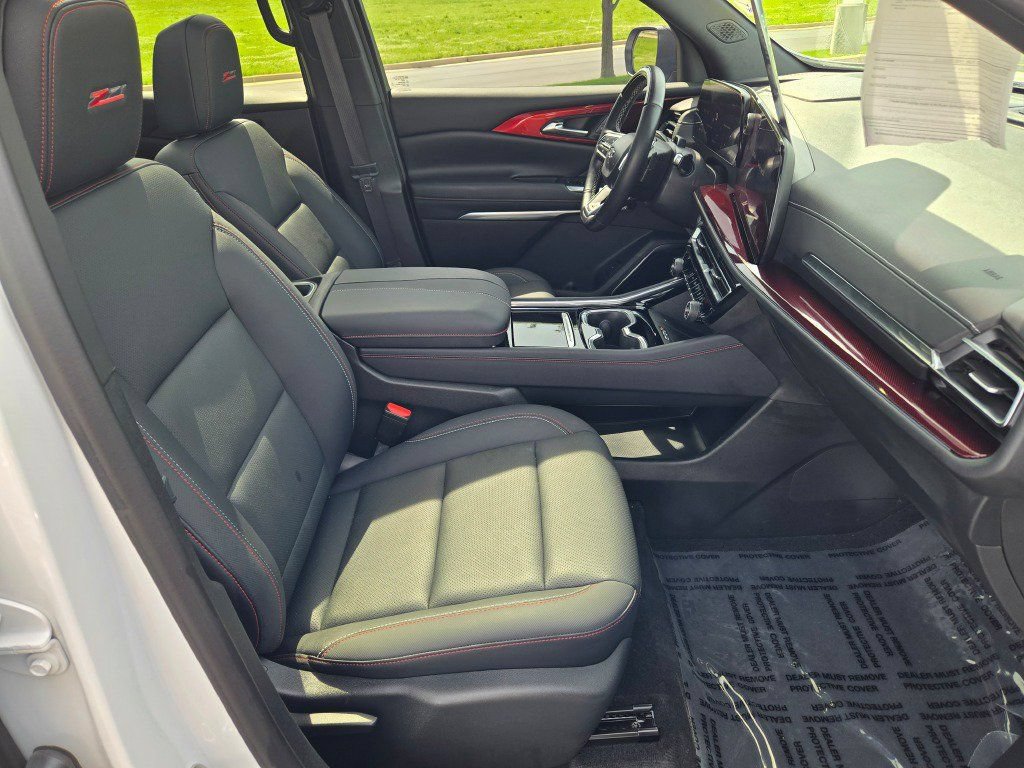 Used 2025 Chevrolet Traverse Z71 w/ Enhanced Driving Package AWD/4WD image 7