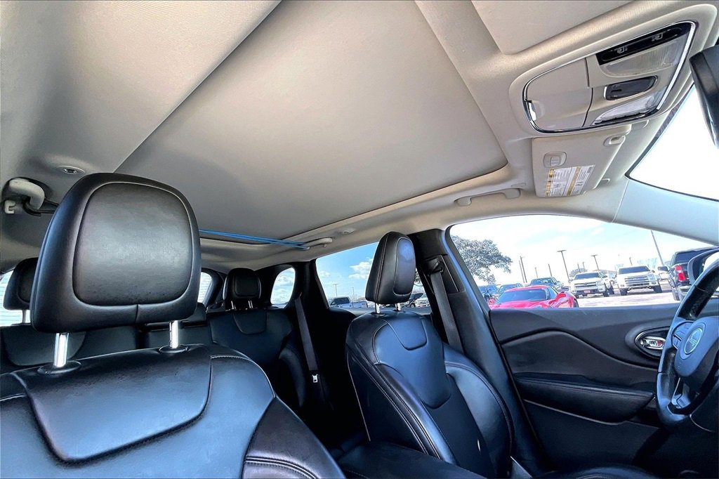 Used 2020 Jeep Cherokee Latitude Plus image 28