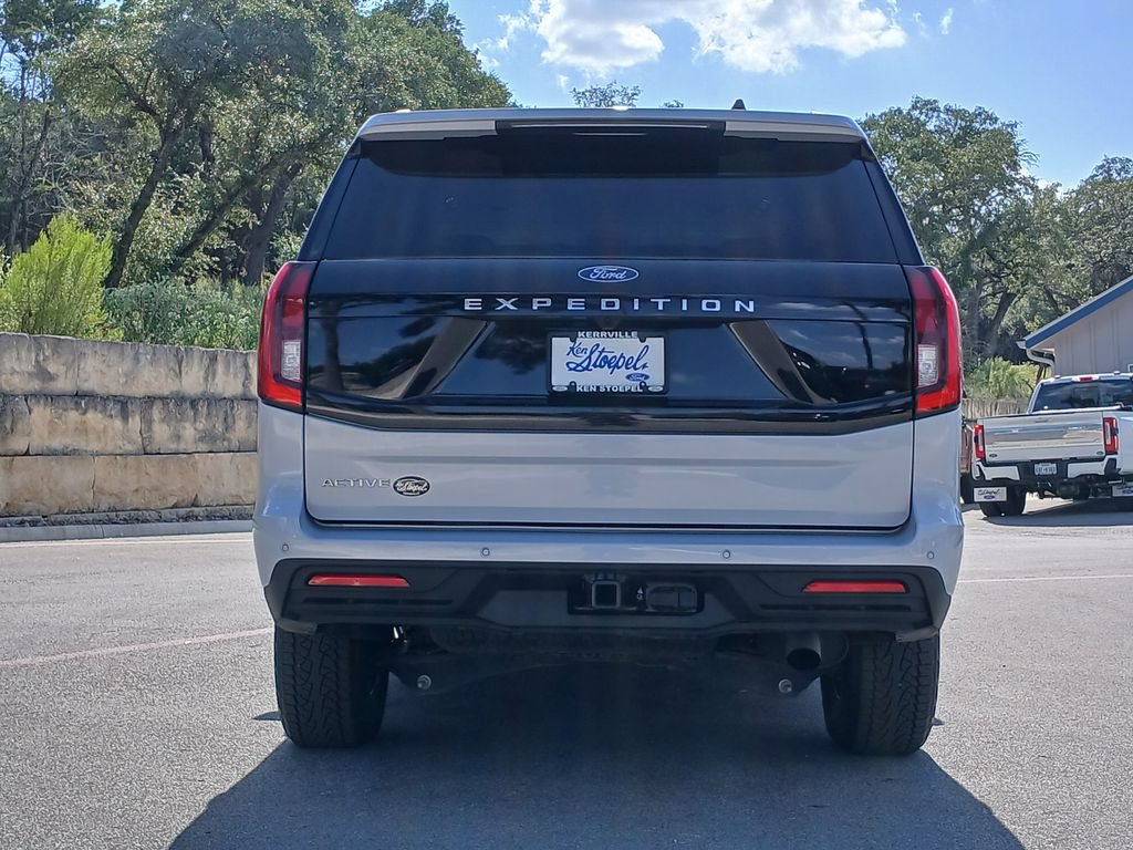 Certified 2025 Ford Expedition Active RWD image 4
