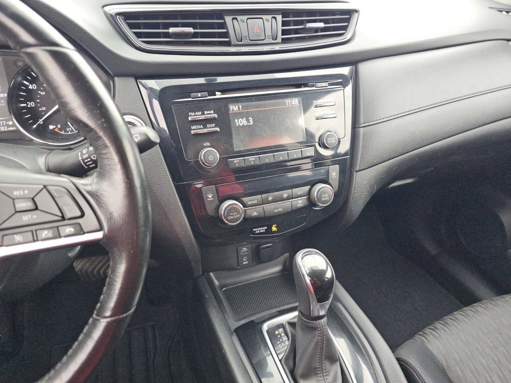 Used 2017 Nissan Rogue SV image 22