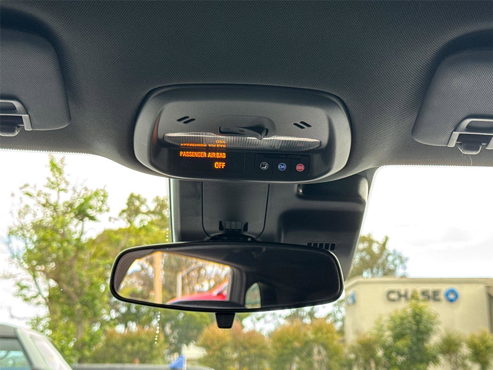 Used 2025 Chevrolet Trax RS FWD image 24