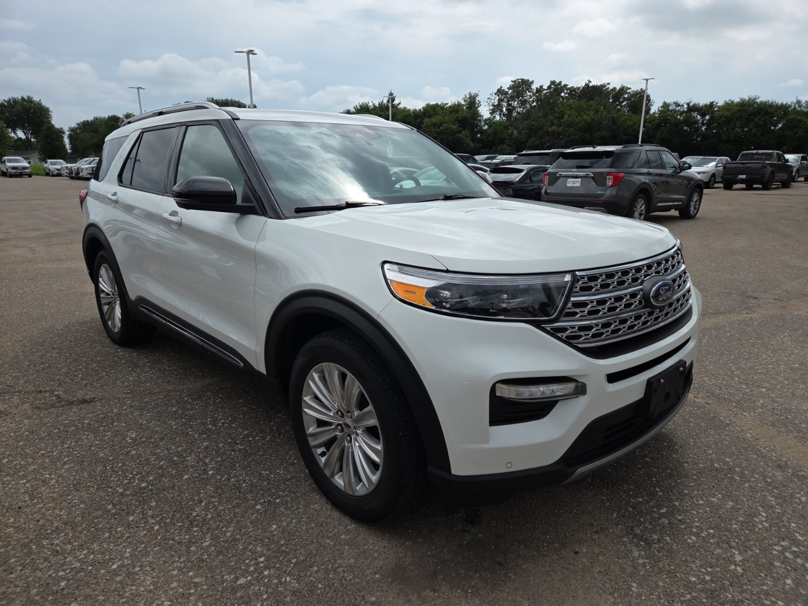 Certified 2022 Ford Explorer Limited w/ Equipment Group 301A AWD/4WD image 7